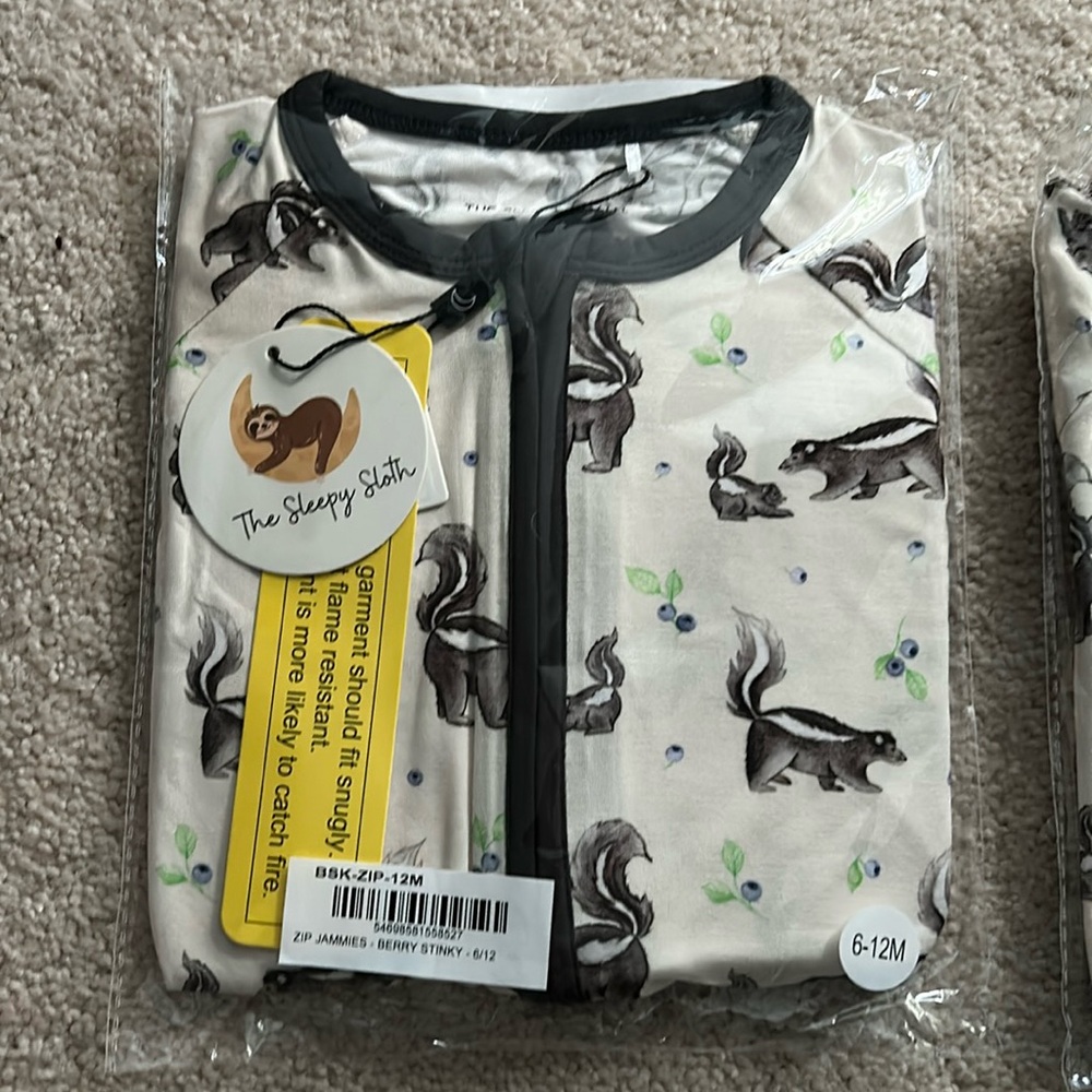 The Sleepy Sloth “Berry Stinky” bamboo zippy 6-12 NIP